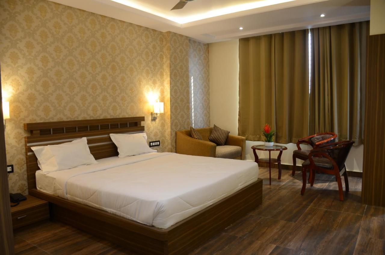 Puja Residency Hotel Varanasi Exterior photo